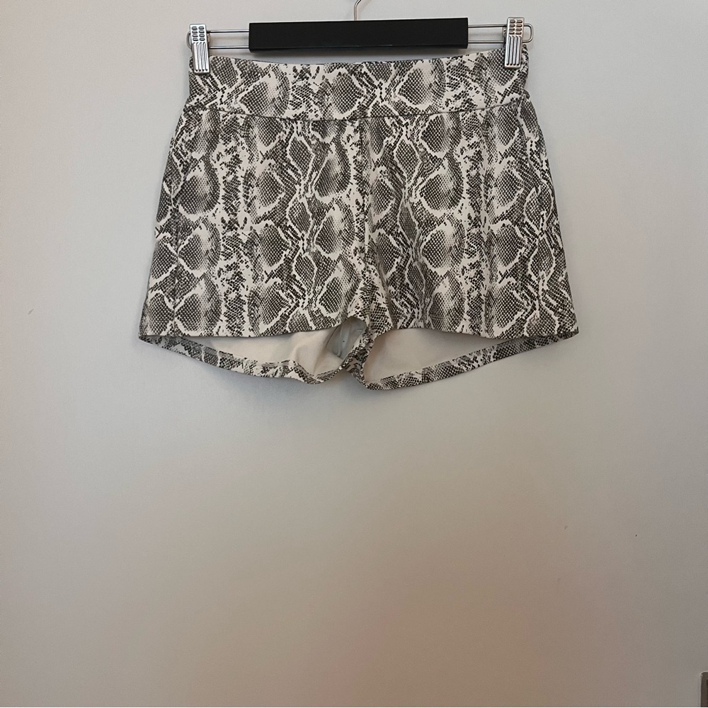 Commando Faux Leather Animal Print Jet Set Shorts - Picture 3 of 4